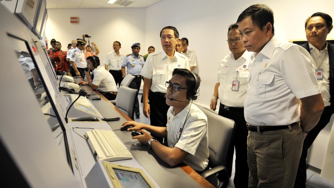 Manajemen AirNav mengaku peralatan navigasi di sejumlah bandara banyak yang usianya sudah 30 tahun, padahal semestinya maksimal berusia 15 tahun.