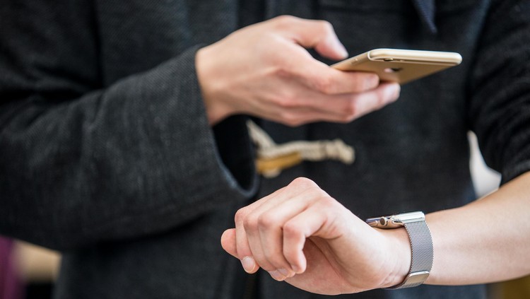 84675695 HANGZHOU, CHINA - APRIL 10: (CHINA OUT) A customer takes photos of an Apple Watch smartwatch tried on his wrist with his iPhone at an Apple Store near West Lake on April 10, 2015 in Hangzhou, Zhejiang province of China. Apple's first new gadget under Chief Executive Officer Tim Cook is debuting in eight countries and Hong Kong for previews, with shipments scheduled to start April 24. Pre-orders will be available to customers on the Apple online store from April 10. (Photo by ChinaFotoPress/Getty Images)