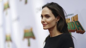 Sepiring Laba-laba untuk Makan Malam Anak Angelina Jolie