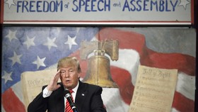 Novel Erotis tentang Donald Trump Laris di Amazon