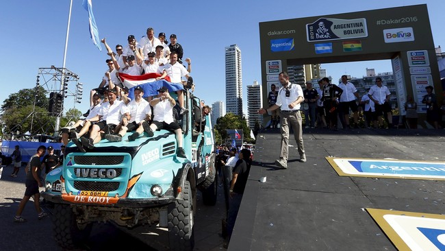 Potret Kegembiraan di Akhir Reli Dakar 2016