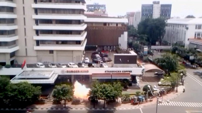 Sabtu (14/1) adalah peringatan setahun tragedi bom di kawasan Thamrin. Pemerintah diharapkan bisa menyelesaikan kompensasi bagi korban.