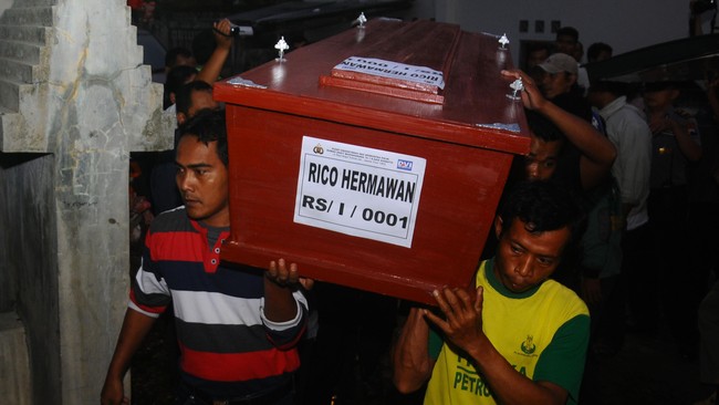 Pelaku teror menurut Kapolri Jenderal Badrodin Haiti menargetkan tempat milik asing dan anggota kepolisian sebagai korbannya.