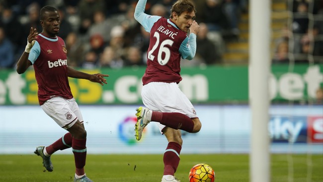 Gelombang kedatangan bintang Eropa ke China kembali berlanjut. Kali ini penyerang West Ham United Nikica Jelavic yang hijrah ke negara Tirai Bambu.