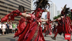 Aksi Tarian Perang Kabasaran di Car Free Day
