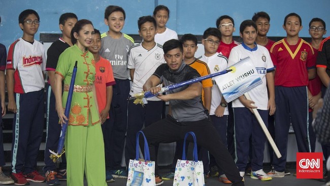 Hartono adalah mantan atlet wushu yang sekarang lebih aktif sebagai pelatih. Dulu ia banyak meraih penghargaan dan kemenangan dalam berbagai lomba.