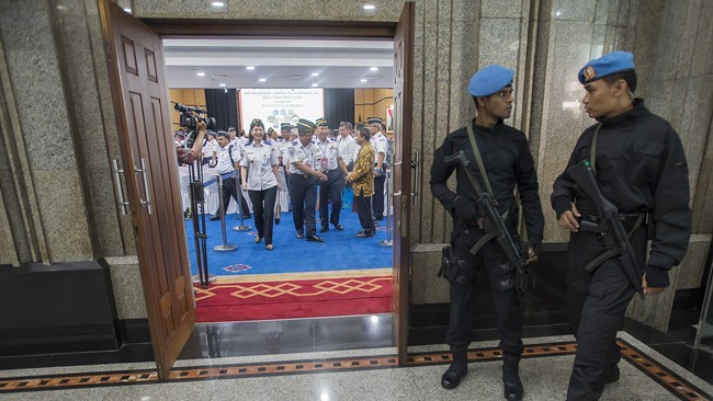 Komandan Paspampres Brigjen Bambang Suswantono berkata, metode pengawalan yang diterapkan personelnya akan disesuaikan dengan karakter Presiden Joko Widodo.