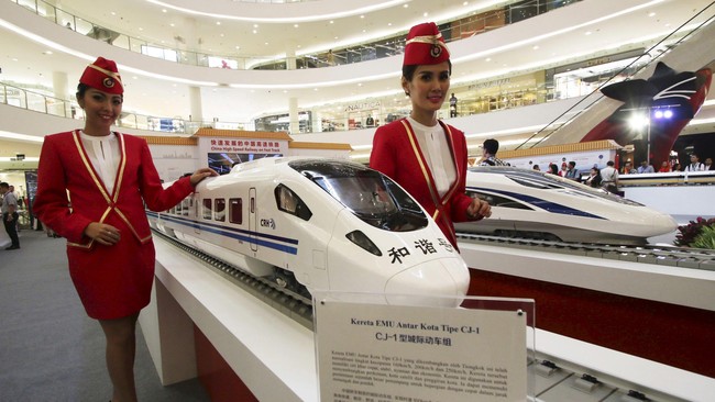 PT Kereta Api Indonesia (Persero) masih menunggu hasil studi kelayakan (Feasibility Study/FS) kereta berkecepatan sedang rute Jakarta-Surabaya.