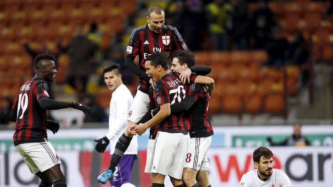 Legenda AC Milan Allesandro Costacurta pesimistis bekas klubnya mampu menembus peringkat tiga besar Serie A.