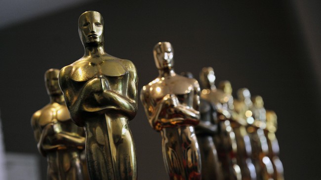 Kontroversi "hitam dan putih" masih mewarnai penyelenggaraan Oscar tahun ini. Nominasi Oscar diprotes karena hanya sedikit menyertakan nomine kulit berwarna.