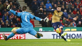 Stoke City vs Arsenal Masih Tanpa Gol di Babak I