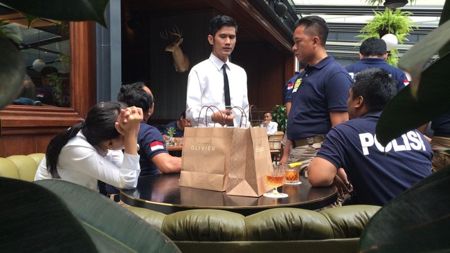 Sejumlah kejanggalan terkuak selama persidangan pembunuhan berencana oleh Jessica Kumala Wongso. Di antaranya soal bukti kopi bersianida dan CCTV.
