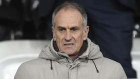 Guidolin di Ujung Tanduk, Bos Swansea Mulai Gerilya
