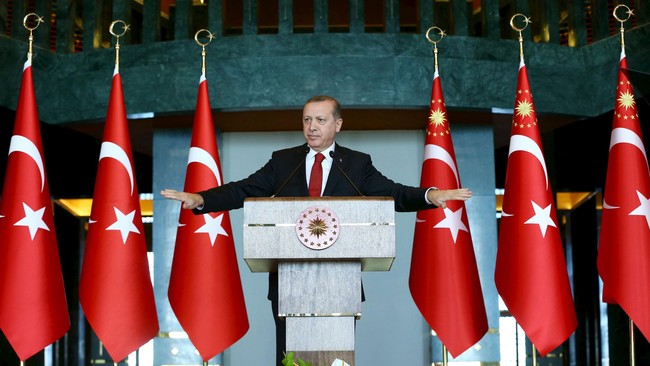 Presiden Turki Recep Tayyip Erdogan menggugat pemimpin oposisi hingga setara ratusan juta rupiah karena menjulukinya sebagai pemimpin diktator.