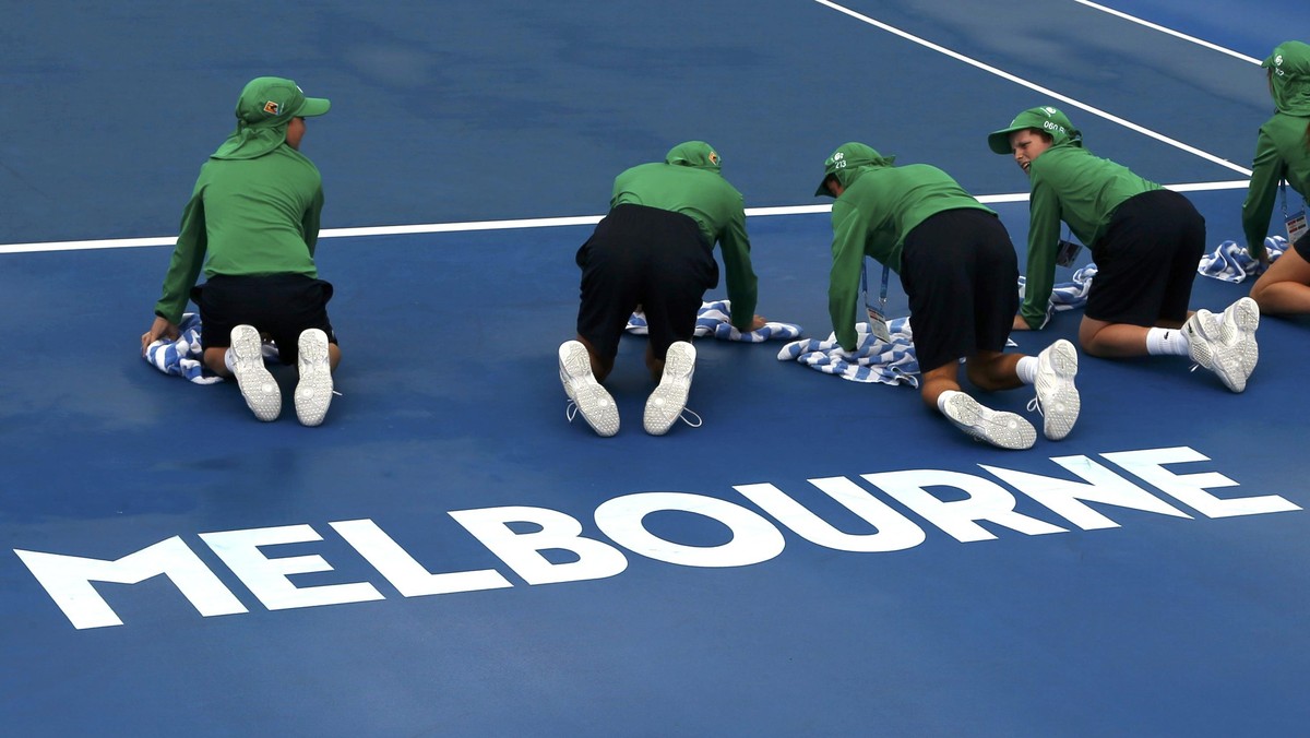 Potret Aneka Warna Busana di Lapangan Australia Terbuka