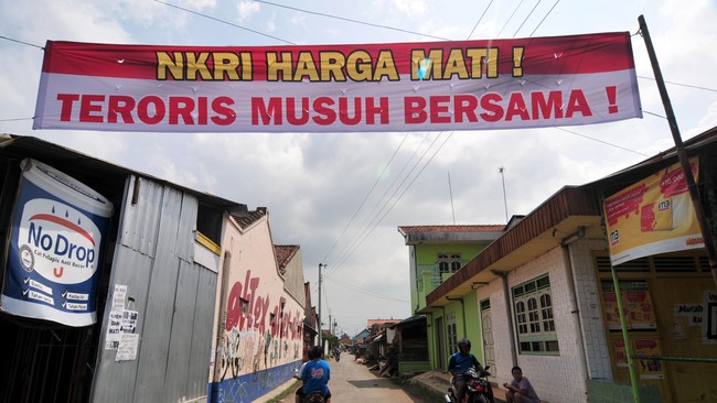 Apabila implementasi sudah maksimal namun kewenangan aparat terbatasi aturan, maka niatan untuk merevisi dianggap layak dipertimbangkan.