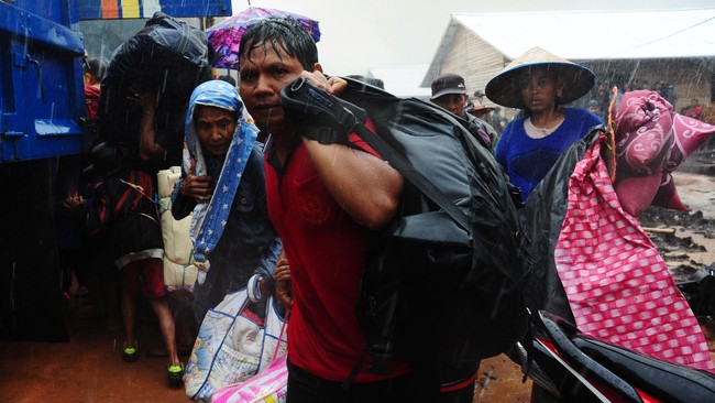 Seribu lebih anggota Gafatar tersebut saat ini ditampung di Pontianak sebelum dipulangkan ke daerah asal masing-masing.