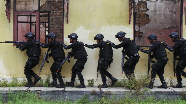 Polisi secara maraton menangkap sejumlah terduga teroris pekan lalu sebagai antisipasi terhadap rencana aksi teror pada hari peringatan kemerdekaan 17 Agustus.
