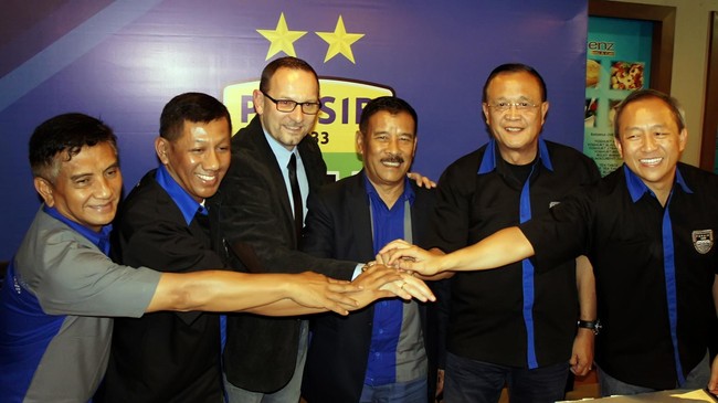 Kendati sempat menyatakan mundur, Persib Bandung masih ditunggu untuk bergabung di Piala Gubernur Kaltim.