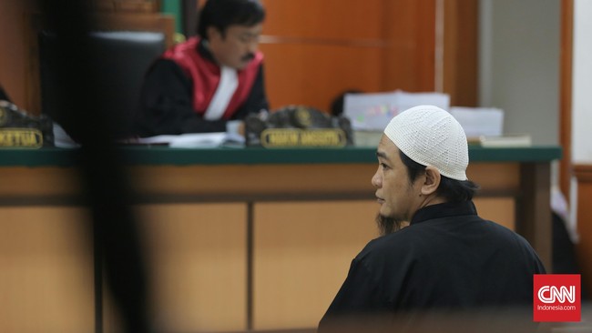 Robby Risa Putra mengaku membantu terdakwa untuk memberangkatkan lima orang ke Turki. 