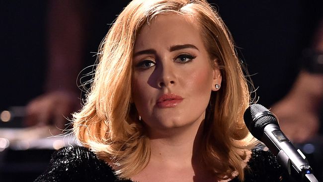 Video musik Send My Love (To Your New Lover) bakal dipamerkan untuk pertama kali di ajang Billboard Music Awards, pada akhir pekan ini.