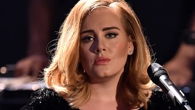 Adele Marah dan Kecewa atas Peretasan Foto Pribadinya