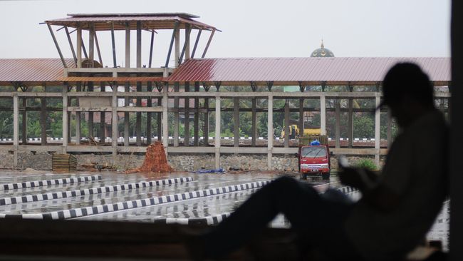 Susul Jakarta, Pekerja di Depok Mulai Bekerja dari Rumah Wali Kota Depok Mohammad Idris mengeluarkan surat edaran agar perkantoran dan pemilik usaha menerapkan kebijakan bekerja dari rumah imbas wabah corona.