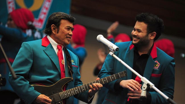 Pedangdut Ridho Rhoma hari ini menghirup udara bebas usai menjalani hukuman pidana selama delapan bulan sejak Juli 2019 di Rutan Salemba.