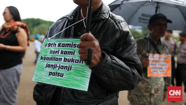 Tahun Kesembilan Kamisan, Keluarga Bicara Lewat Bunga