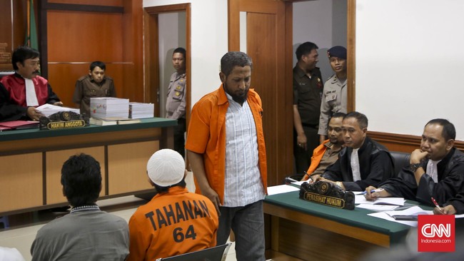 Di tengah perjalanan, Ridwan mengaku bertemu dengan sejumlah warga negara Indonesia yang juga hendak berangkat ke Suriah. Jumlahnya lebih dari 10 orang.
