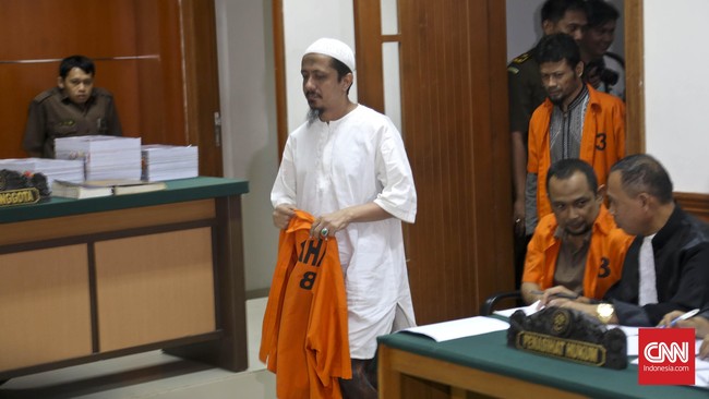PN Jakarta Barat akan menggelar sidang pembacaan tuntutan terhadap tiga simpatisan ISIS, Selasa (2/2). Ancaman penjara seumur hidup menanti mereka.