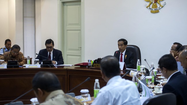 Jokowi menginginkan kerja konkret dari menteri terkait. Ia mengingatkan, kebijakan pemerataan ekonomi harus benar-benar dapat dirasakan masyarakat.