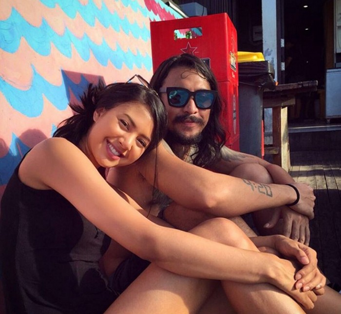 Aurelie sempat menjalin hubungan lama dengan penyanyi Ello. Keduanya memulai hubungan sejak tahun 2015.