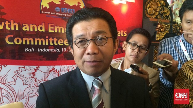 OJK menginginkan penyaluran KUR 2016 bisa dilakukan oleh 19 bank, terdiri dari bank BUMN, BPD, dan bank swasta nasional yang memenuhi syarat tertentu.