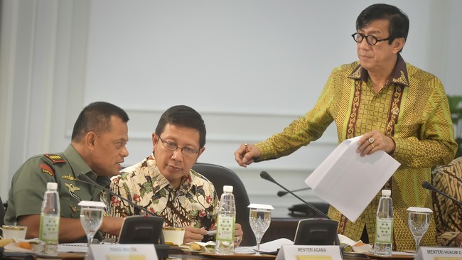 Anggota DPR Asrul Sani menyebut sebagai Pasal Guantanamo karena kewenangan ini mengingatkan pada pusat penahanan di Guantanamo Bay, Kuba.