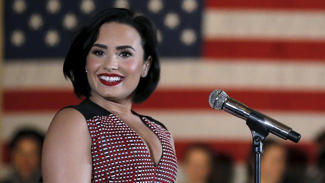 Sumber People menyebut, belakangan Demi Lovato memang 'salah gaul,' termasuk dengan teman-teman yang mengajaknya pesta semalam suntuk Senin (23/7) malam.