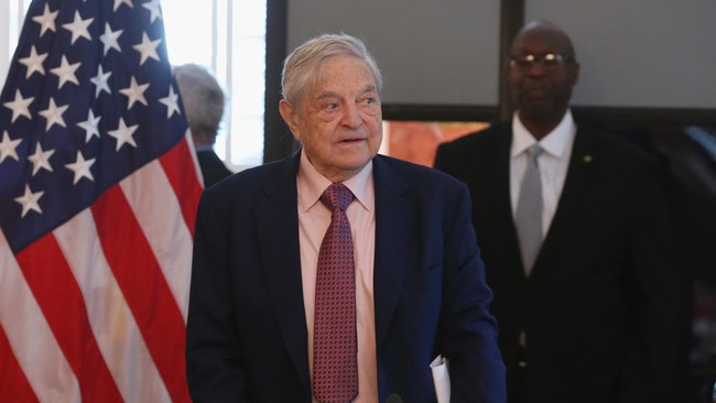 Miliuner dan filantropis senior, George Soros, menilai seruan Trump melarang masuknya Muslim ke AS berdasarkan pada rasa takut.