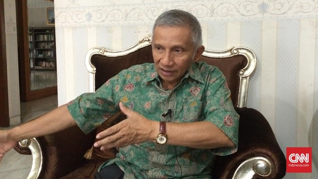 Setelah menikah, Amien Rais butuh waktu bertahun-tahun untuk bisa memiliki buah hati. Kini dari kelima anaknya, ada satu yang terjun ke politik seperti dirinya.