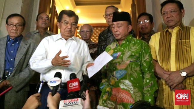 Ketiganya merupakan sosok senior yang layak mengisi posisi Dewan kehormatan Partai di kepengurusan baru pimpinan Setya Novanto.
