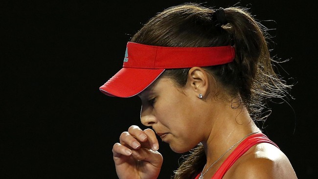 Ana Ivanovic mendapatkan dua hal buruk dalam satu hari, yaitu tersingkir di Australia Terbuka dan juga sang pelatih di bawa ke rumah sakit.
