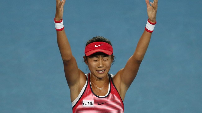 Zhang Shuai membawa orang tuanya ke Australia Terbuka untuk melihatnya bermain tenis yang terakhir kali. Tapi di sana ia justru menemukan cerita bahagia.