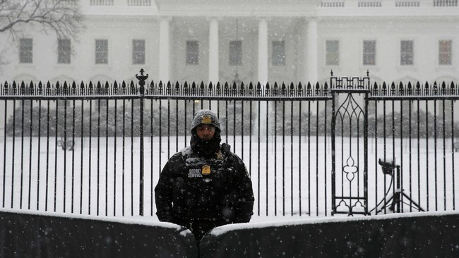 Pasukan pengaman presiden AS (Secret Service) kehilangan sebuah laptop berisi denah dan protokol evakuasi Trump Tower. 