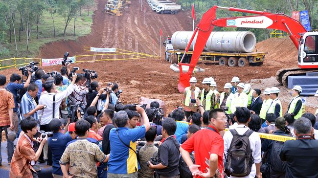 Konstruksi Kereta Cepat Jakarta-Bandung Baru 5 Persen PT Kereta Cepat Indonesia China mencatat sejak peletakan pertama 2016 lalu, hingga saat ini konstruksi kereta cepat Jakarta-Bandung baru 5 persen.