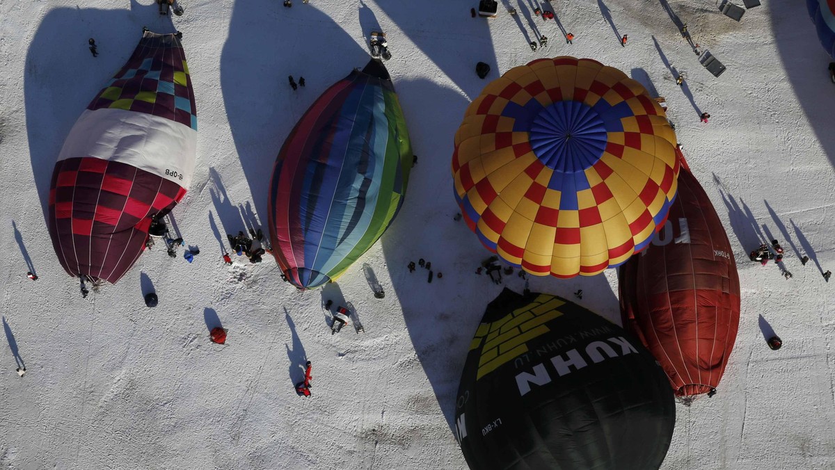 Warna-warni Balon Udara di Langit Swiss