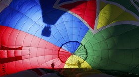 Warna-warni Balon Udara di Langit Swiss