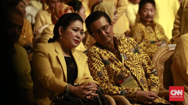 Sebagai organisasi yang melahirkan Partai Golkar, Kosgoro meminta kader organisasinya dapat masuk dalam kepengurusan partai.