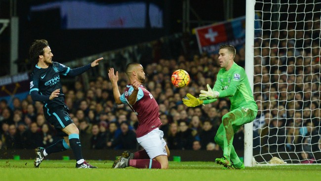 West Ham sukses merepotkan Manchester City dan menyudahi babak pertama dengan skor sama kuat, 1-1.