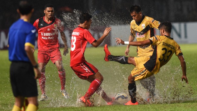 Mitra Kukar berhasil merebut gelar Piala Jenderal Soedirman (PJS) 2015 setelah mengalahkan Semen Padang 2-1 pada final di Stadion Utama Gelora Bung Karno.