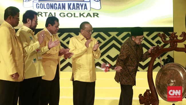 Ical memastikan dukungan Partai Golkar ke pemerintahan Jokowi-JK diberikan tanpa syarat dan tanpa mengharapkan imbal balik.