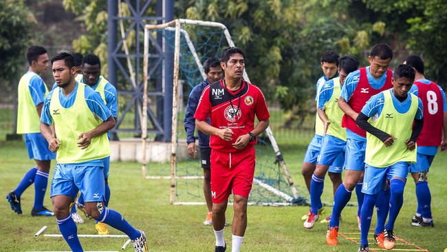 Pelatih Semen Padang Nilmaizar bertambah geram karena Alfred Riedl meminta Jandia Eka Putra dilarang tampil di ISC karena tak diizinkan ke timnas Indonesia.
